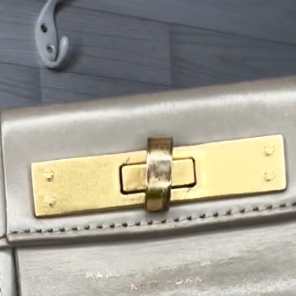 Marc Jacobs Crossbody handbag with gold hardware - Picture 12 of 14